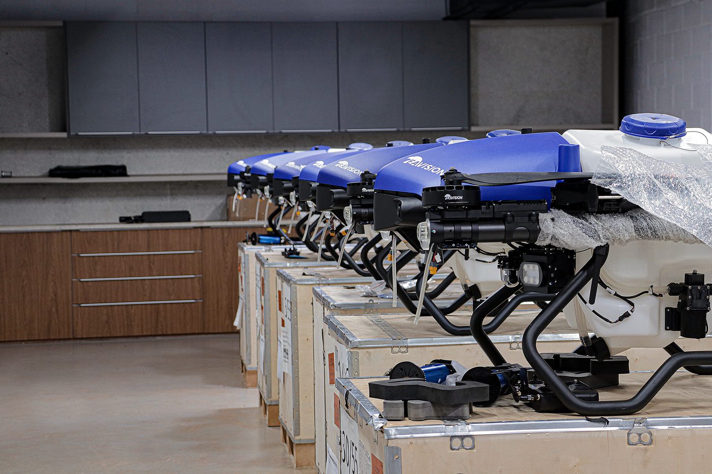 Frota de drones agrícolas em estrutura operacional